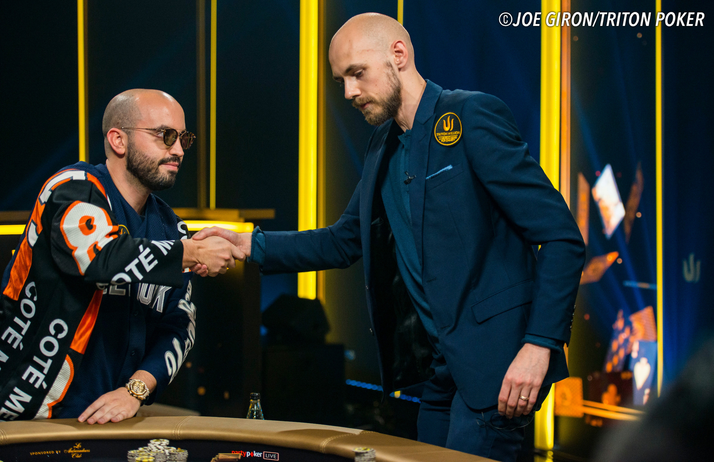 Stephen Chidwick Shakes Hands After Losing Flip with Bryn Kenney