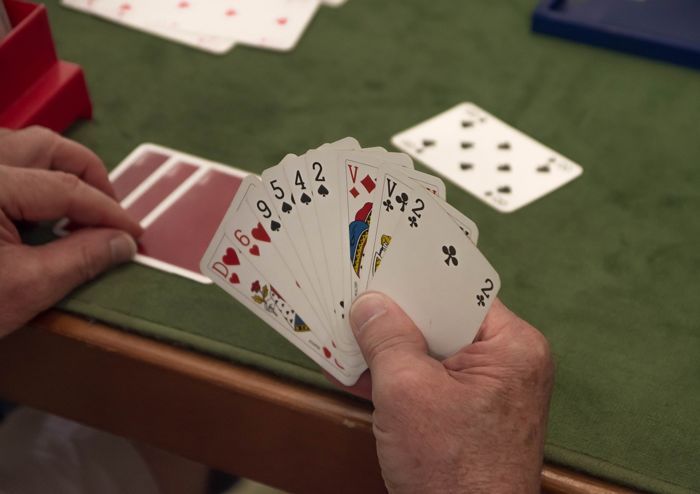 https://www.pokernews.com/card-games/solitaire/solitaire-variations.htm